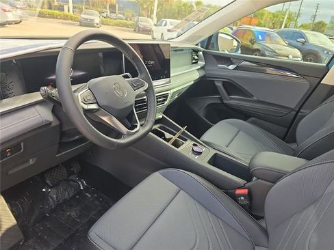 New 2026 Volkswagen Tiguan SE FWD image 12