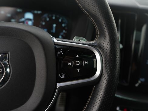 Used 2018 Volvo XC60 T6 R-Design w/ Convenience Package image 29