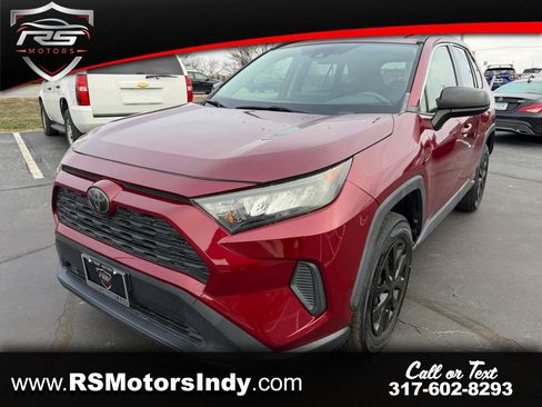 Used 2019 Toyota RAV4 LE image 1