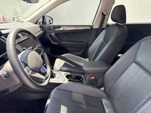 Certified 2022 Volkswagen Tiguan SE w/ Panoramic Sunroof Package FWD image 21