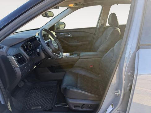 Used 2021 Nissan Rogue Platinum image 9