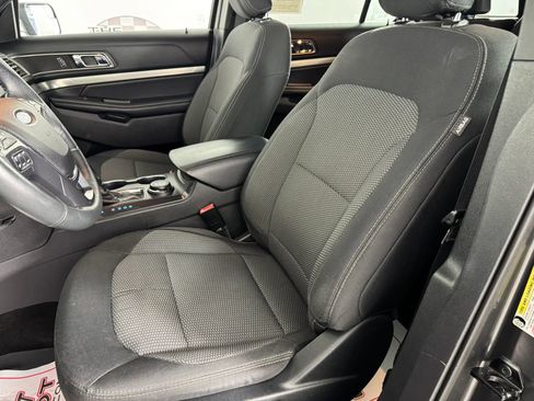 Used 2018 Ford Explorer XLT AWD/4WD image 31