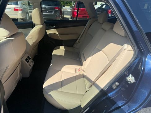 Used 2018 Subaru Outback 2.5i Limited AWD/4WD image 6
