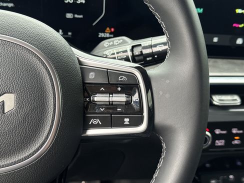 Certified 2025 Kia Sorento SX image 26