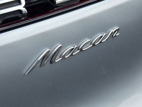 Used 2019 Porsche Macan AWD/4WD image 23