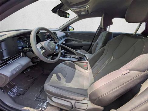 New 2026 Hyundai Elantra SEL Sport FWD image 3