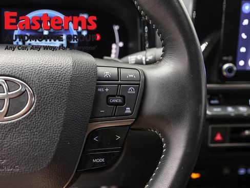 Used 2025 Toyota Camry SE FWD image 15