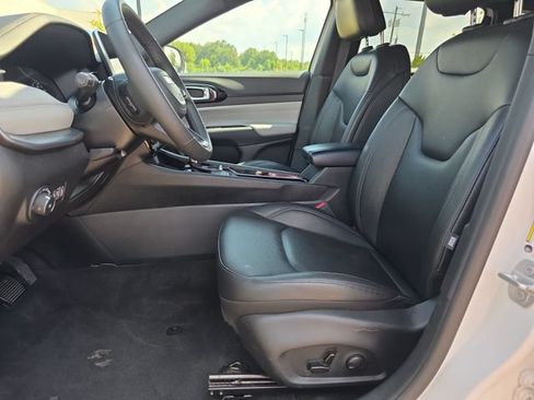 Used 2025 Jeep Compass Limited AWD/4WD image 10