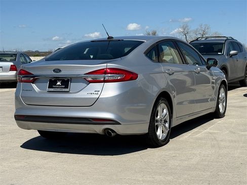 Used 2018 Ford Fusion SE image 9