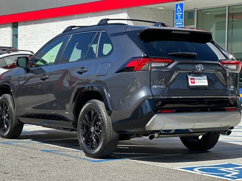 Used 2025 Toyota RAV4 SE AWD/4WD image 6