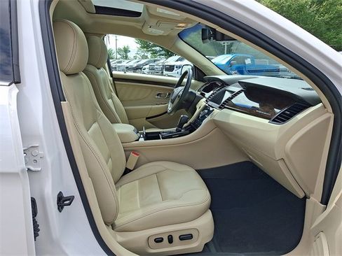 Used 2019 Ford Taurus Limited image 19