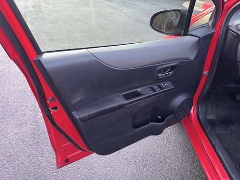 Used 2012 Toyota Yaris SE image 9