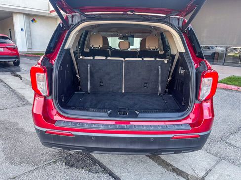 Used 2022 Ford Explorer XLT image 13