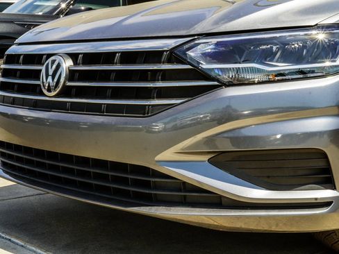 Used 2020 Volkswagen Jetta SEL FWD image 2