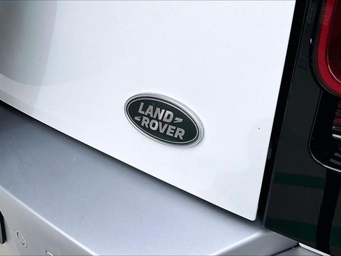 Used 2020 Land Rover Defender 110 HSE image 32