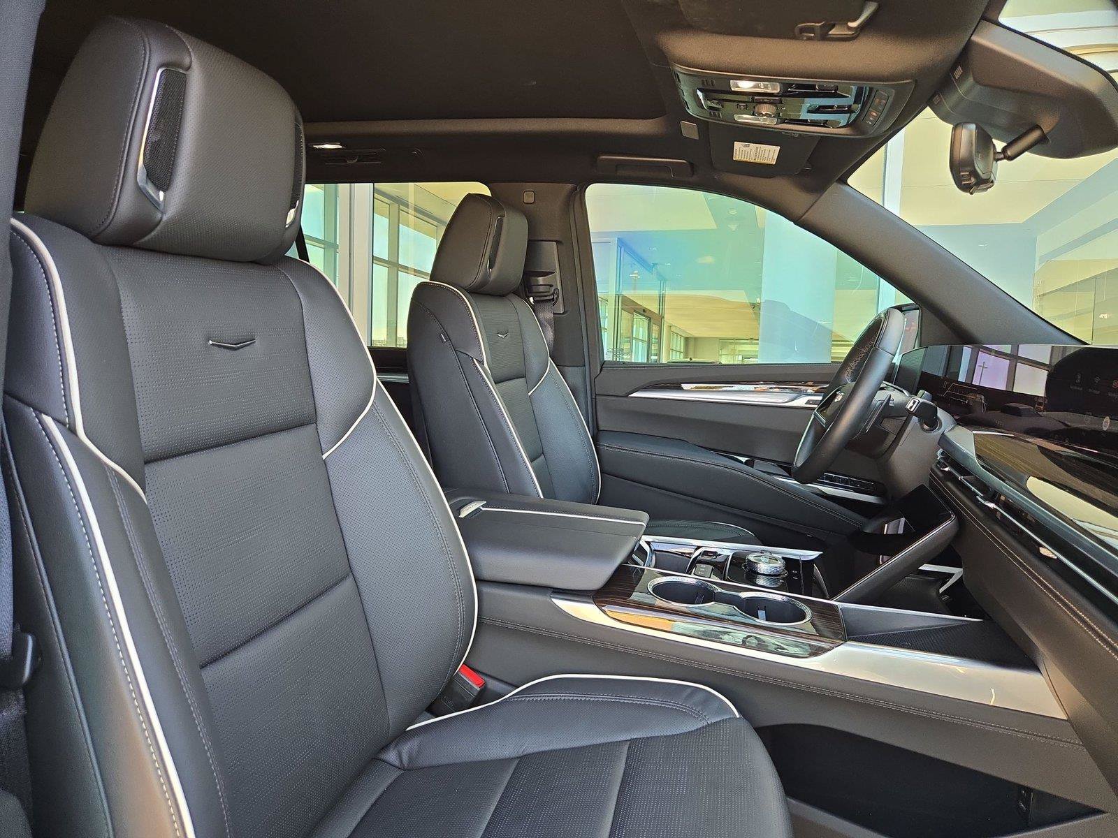 Certified 2026 Cadillac Escalade Luxury w/ LPO, Floor Liner Package RWD image 28