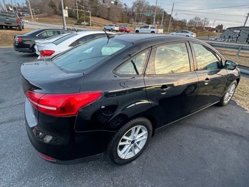 Used 2017 Ford Focus SE image 6