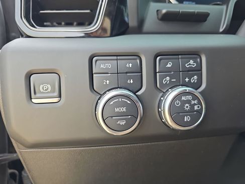 Used 2024 GMC Sierra 1500 AT4 w/ Technology Package AWD/4WD image 26