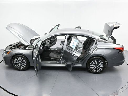 Used 2024 Nissan Altima 2.5 SV FWD image 39