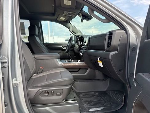 New 2026 GMC Sierra 2500 SLT w/ SLT Premium Package AWD/4WD image 24