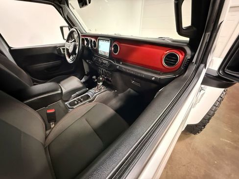 Used 2022 Jeep Wrangler Unlimited Rubicon w/ Cold Weather Group AWD/4WD image 59