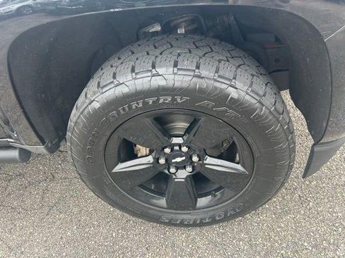 Used 2016 Chevrolet Colorado LT w/ Midnight Edition AWD/4WD image 2