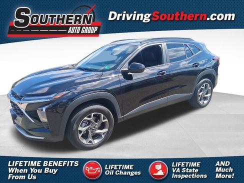 Used 2025 Chevrolet Trax LT w/ Driver Confidence Package FWD image 1