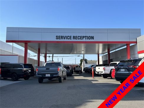 Used 2022 Chevrolet Tahoe LT w/ Luxury Package image 37