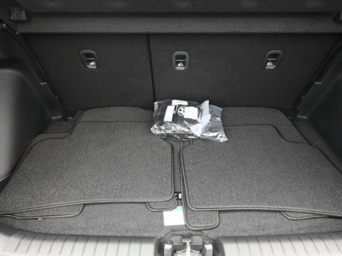 Certified 2025 Hyundai Venue SEL FWD image 10