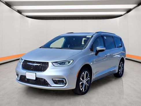 New 2026 Chrysler Pacifica Pinnacle AWD/4WD image 3