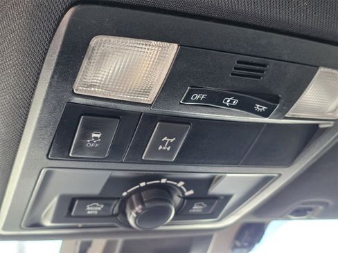 Used 2018 Toyota Tacoma TRD Off-Road image 21