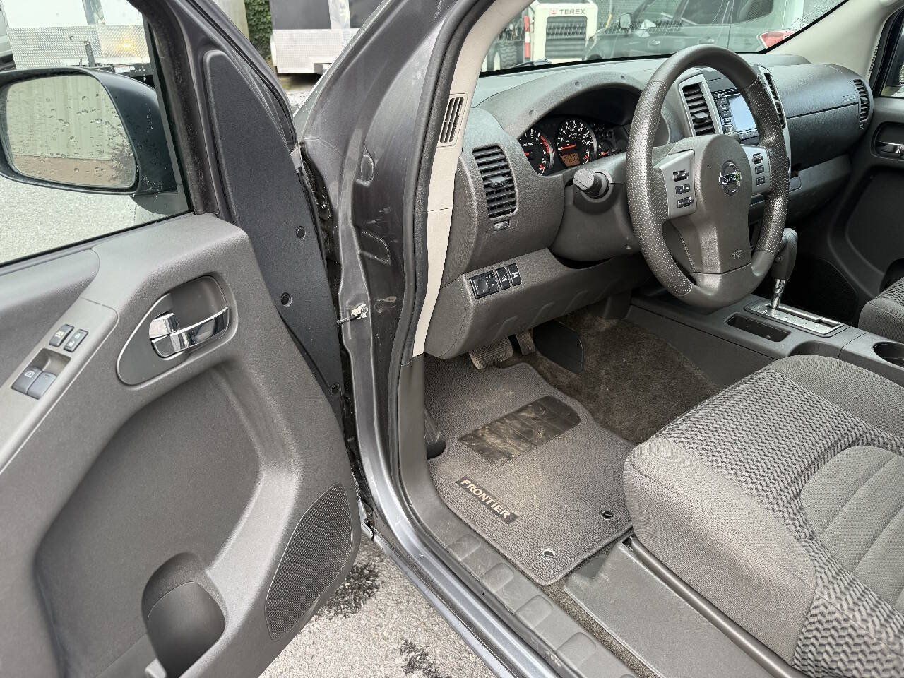 Used 2018 Nissan Frontier SV AWD/4WD image 13