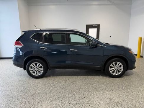 Used 2016 Nissan Rogue SV AWD/4WD image 32