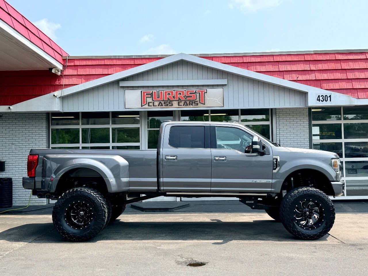 Used 2022 Ford F350 Platinum AWD/4WD image 2