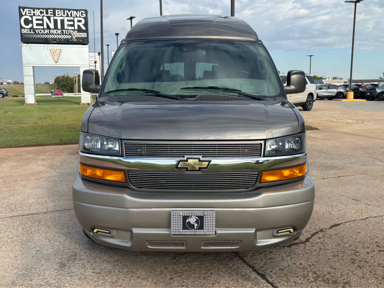 Used 2021 Chevrolet Express 2500 w/ Enhanced Convenience Package RWD image 2
