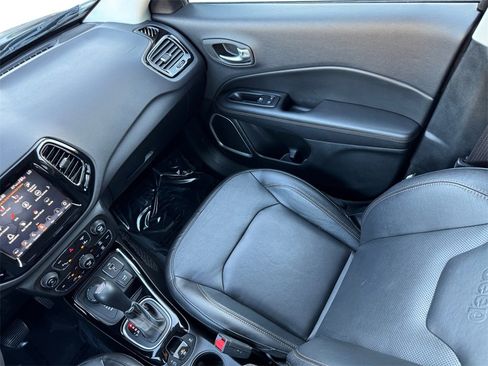 Used 2018 Jeep Compass Limited w/ Navigation Group image 16