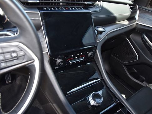 Used 2022 Jeep Grand Cherokee L Limited w/ Luxury Tech Group II RWD image 8