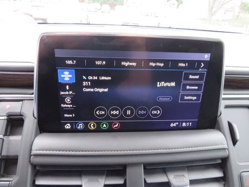 Used 2021 Chevrolet Suburban Premier w/ Premium Package AWD/4WD image 8
