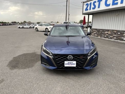 Used 2024 Nissan Altima 2.5 SR image 2