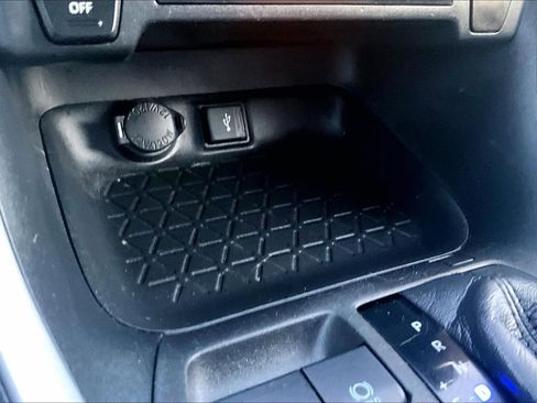 Used 2021 Toyota RAV4 XLE image 31