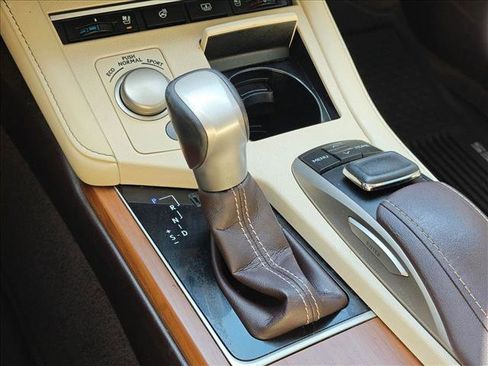 Used 2016 Lexus ES 350 w/ Luxury Package w/Wood Trim FWD image 16
