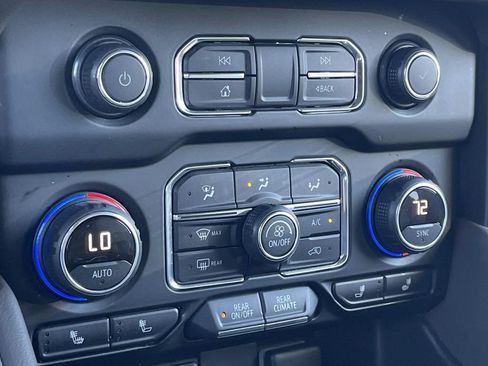 Used 2021 Chevrolet Suburban LT image 19