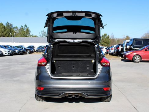 Used 2018 Ford Focus ST image 35