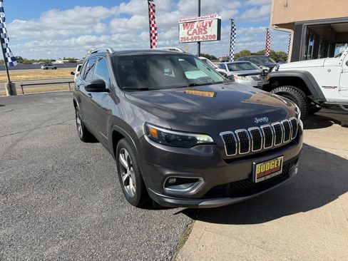 Used 2020 Jeep Cherokee Limited image 3
