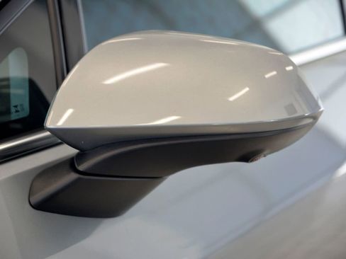 Used 2025 Chevrolet Equinox EV LT image 12