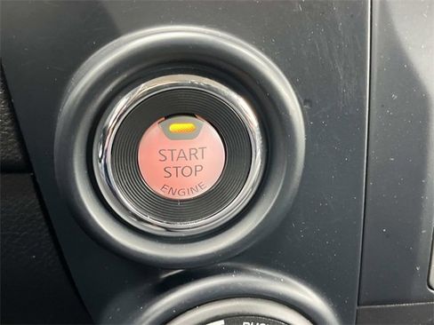 Used 2022 Nissan Titan SV w/ Accessory Utility Package image 33