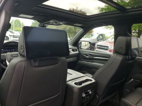 Used 2021 GMC Yukon XL Denali w/ Denali Premium Package AWD/4WD image 11