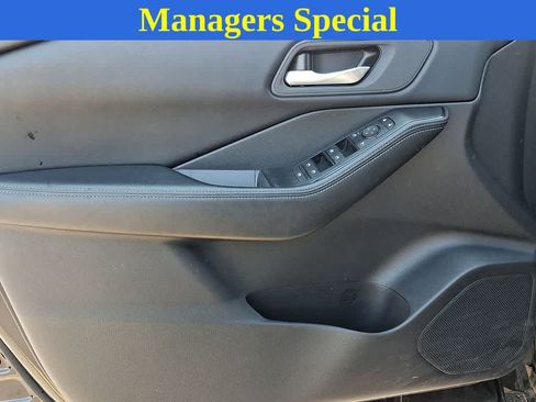 Used 2025 Nissan Rogue SV FWD image 11