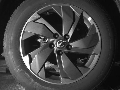Used 2025 Nissan Rogue SV FWD image 15