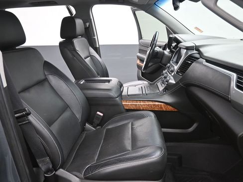 Used 2018 Chevrolet Suburban Premier image 16